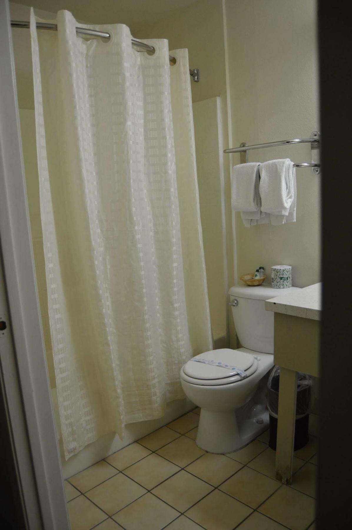 Town House Motel ランカスター エクステリア 写真